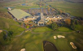 Crowne Plaza Resort Colchester Five Lakes 4*